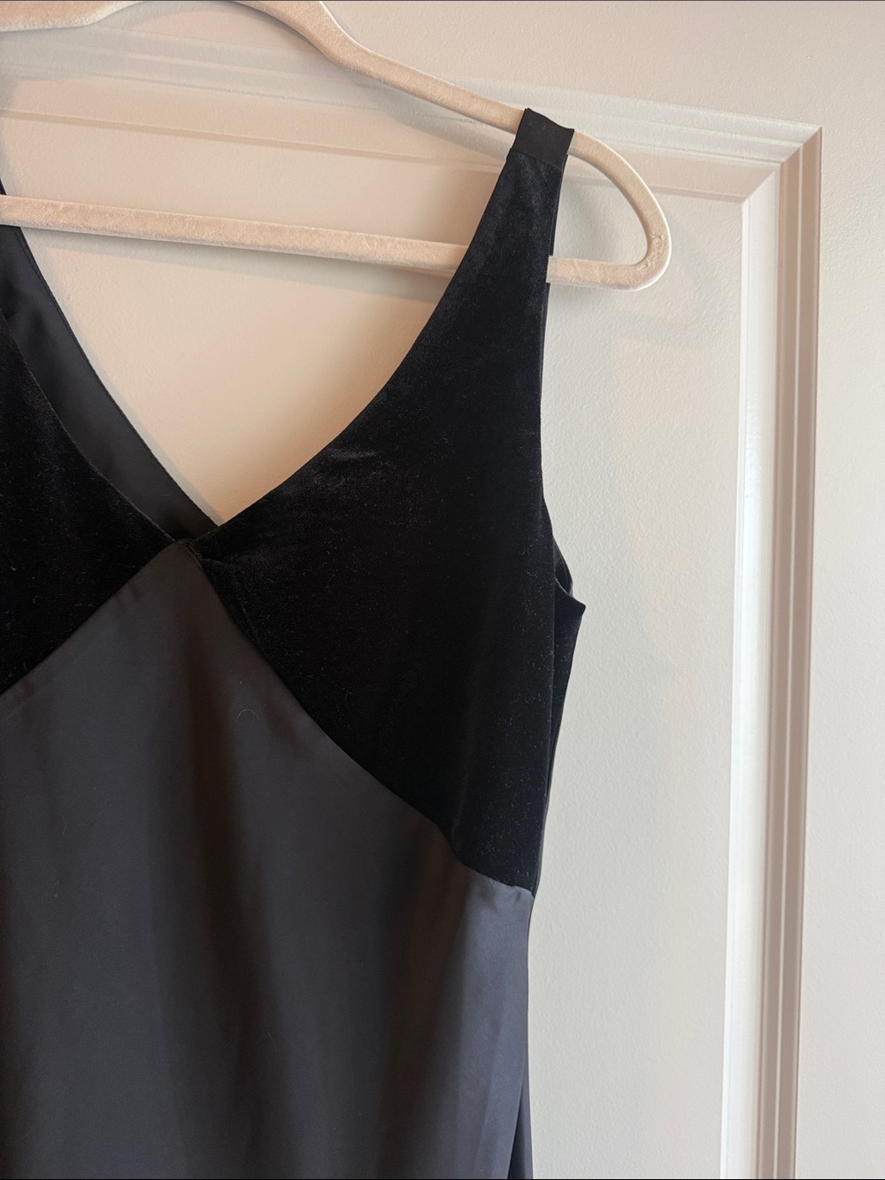 Elegant Black and Black Velvet V-Neck Slip Dress - Sam Edelman - Picture 2 of 6